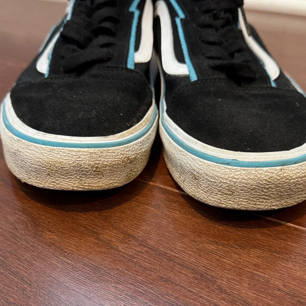 VANS black white and light blue sneaker lightning bolt men’s 11 1/2 women’s 13